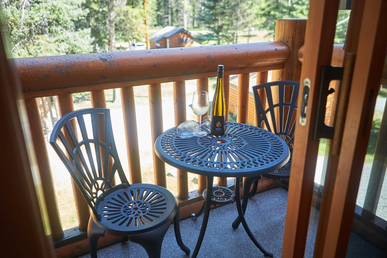 Castle Mountain Chalets Eksteriør bilde
