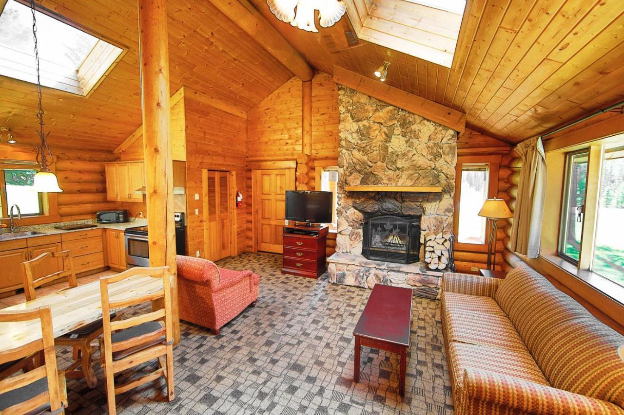 Castle Mountain Chalets Eksteriør bilde