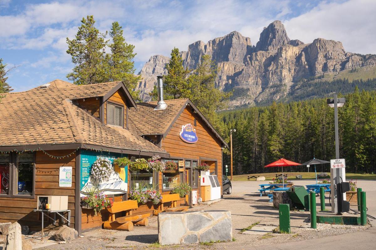 Castle Mountain Chalets Eksteriør bilde