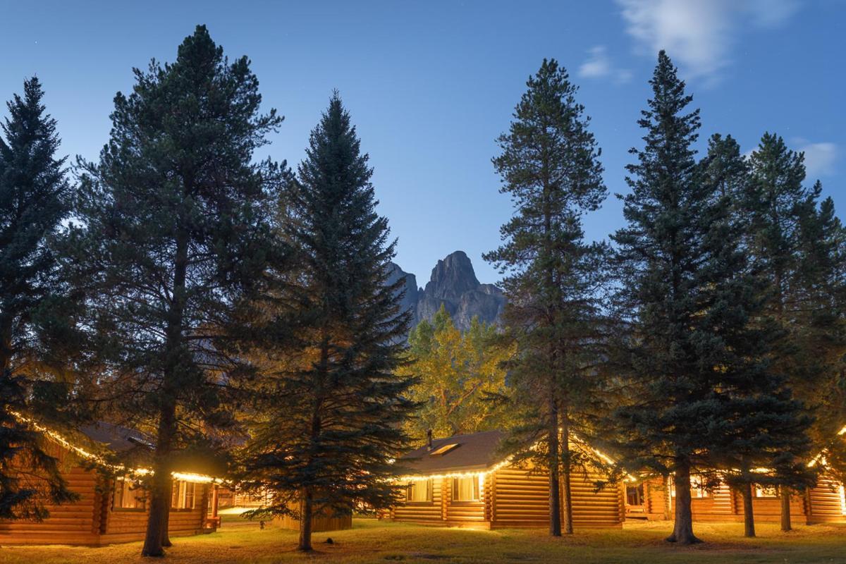 Castle Mountain Chalets Eksteriør bilde