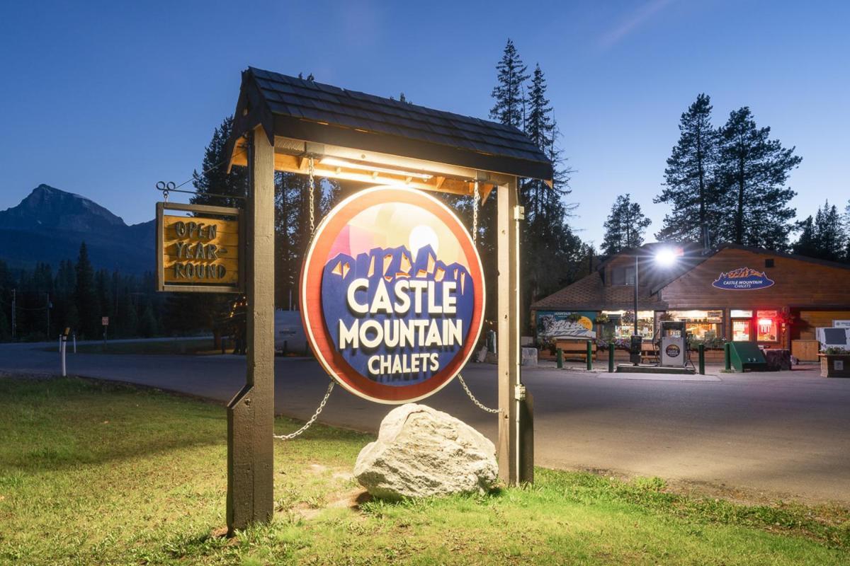 Castle Mountain Chalets Eksteriør bilde