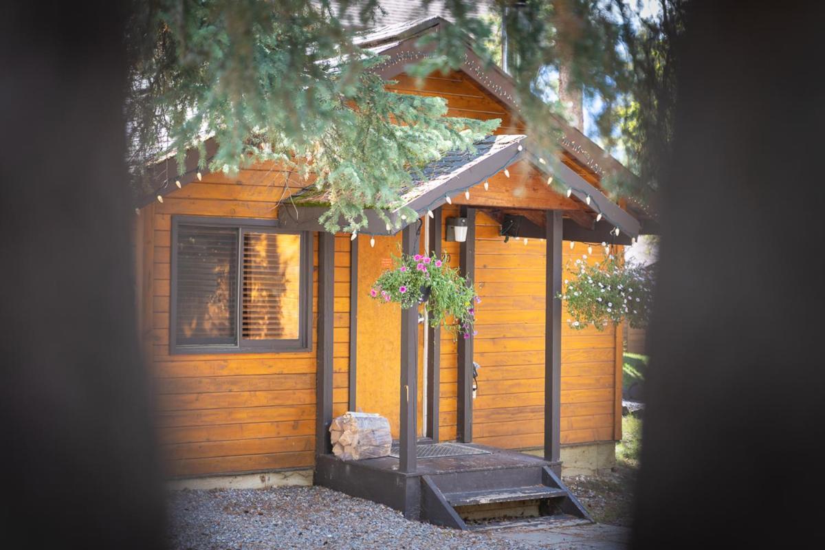 Castle Mountain Chalets Eksteriør bilde